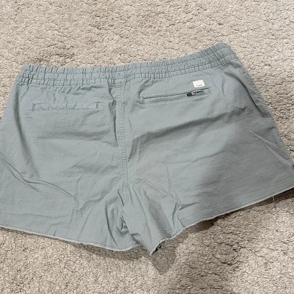 Vuori shorts size L EUC - Picture 4 of 6